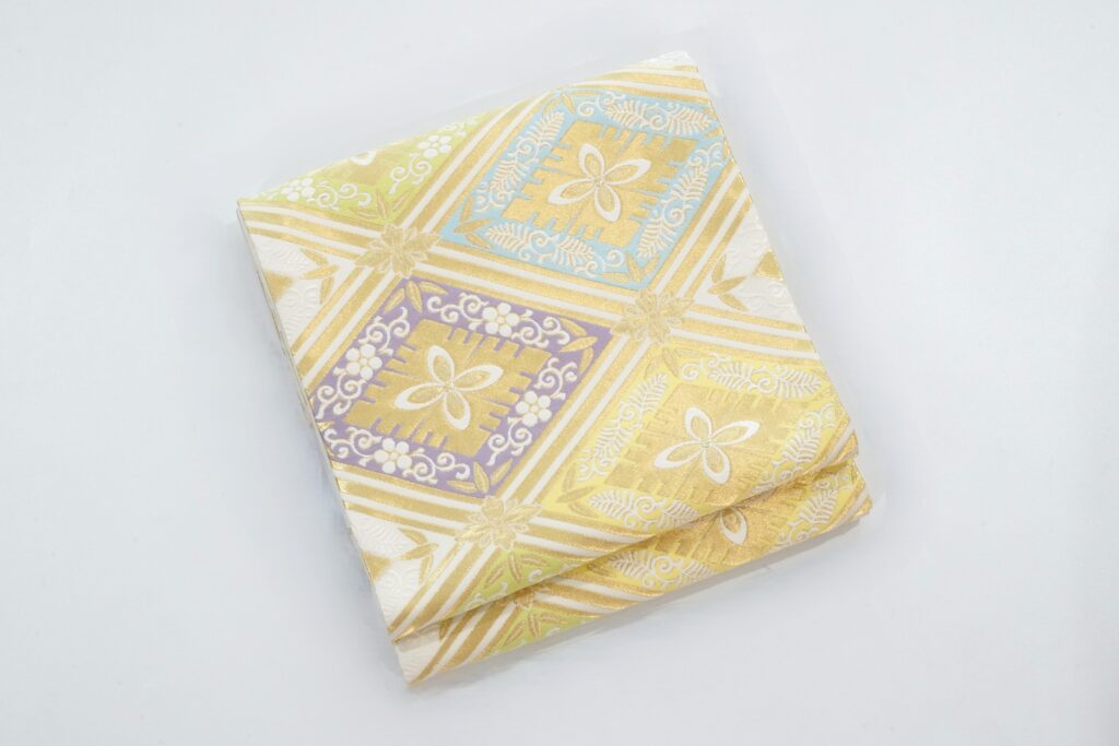 透明感と気品を感じる礼装の一本として。「美術工芸啓 袋帯・押し本漆